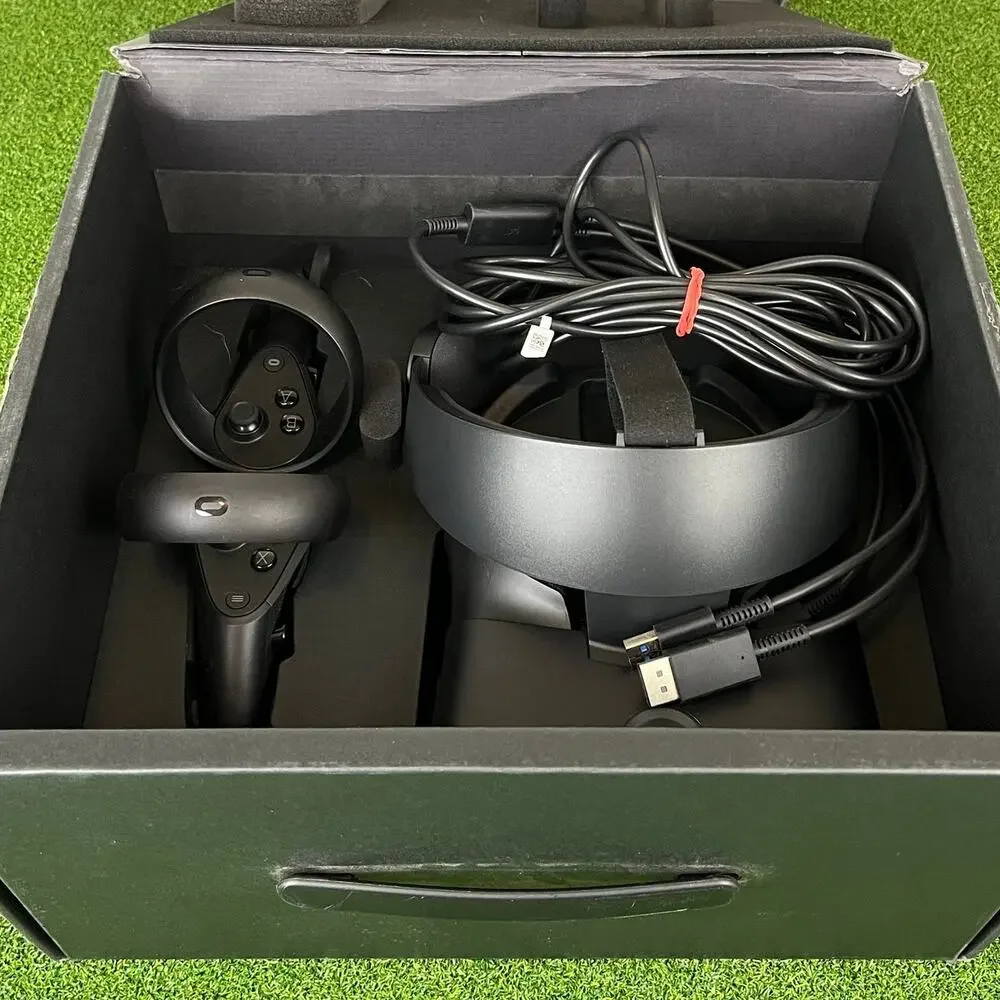 Oculus Vr Headset With Controllers Pc Gaming Headset Pc Based Vr Oculus Rift S PC-Powered VR Gaming Headset (With  Controllers), A